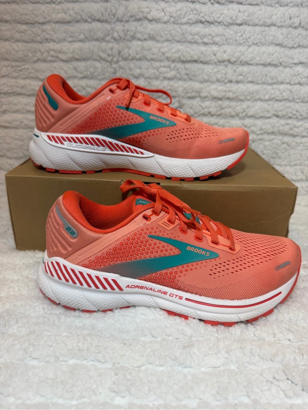 Brooks Adrenaline GTS 22 Women’s Running Shoes